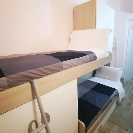 5 Terre Flat *